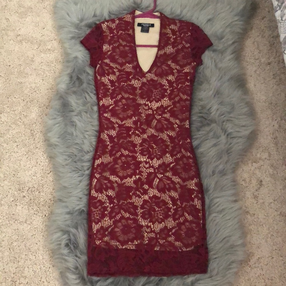 Burgendy lace fitted dress